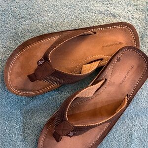 Dockers Men's Tan and Brown Thong Sandals NWOT